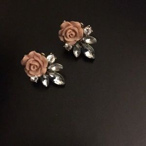 Dressy Flower Studs 💋💕